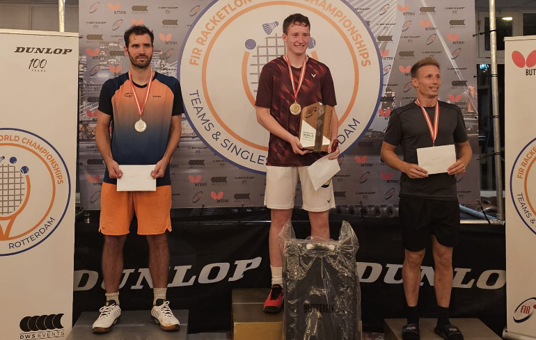 "Photo Sylvain TERNON médaillé d’argent aux championnats du monde de Racketlon "