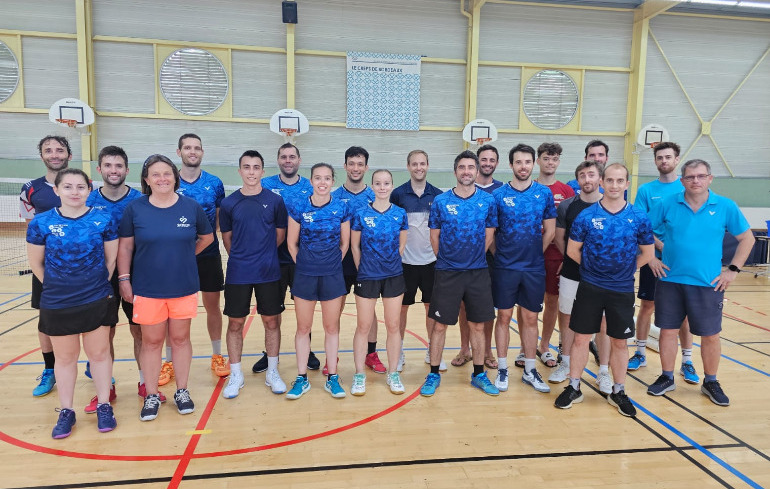 "Photo Clap de fin pour le stage Racketlon à Talence"