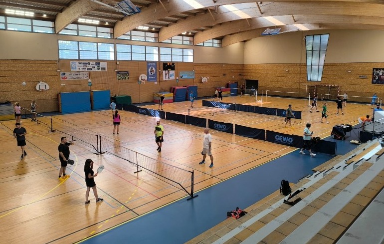 "Photo Pickleball et Badminton : une semaine de partage sportif"